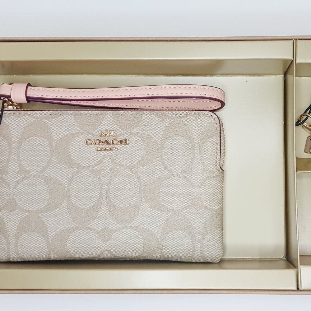 Coach Wristlet Boxed Set w/ Charms - Picture 1 of 4